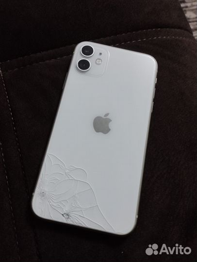 Телефон iPhone 11