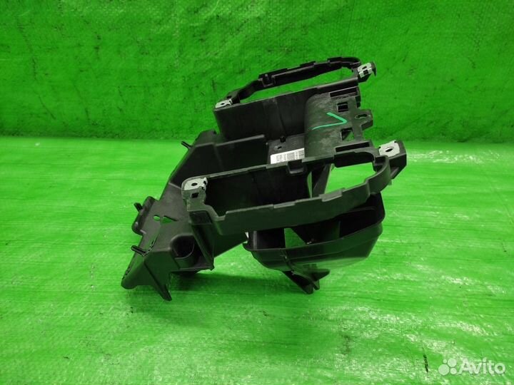 Кронштейн центр. консоли Porsche Cayenne 10-18