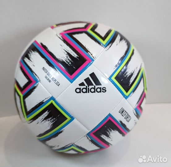 Футбольный мяч adidas