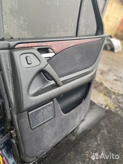 Дверные карты Mercedes E280 седан 2.8 204 Л.С