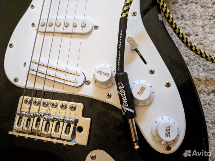 Электро гитара с комбиком Behringer весь комплект