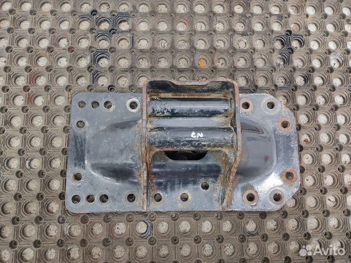 81412055056 Кронштейн траверсы кпп правый