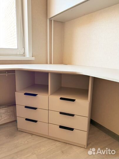 Рабочий стол для школьника для двоих