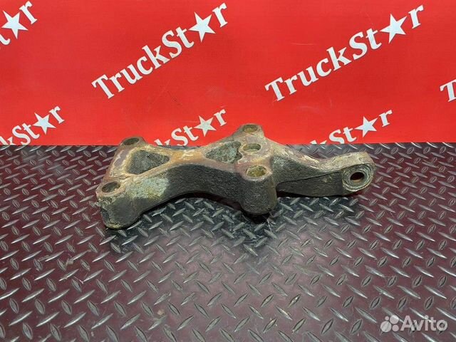 Кронштейн заднего амортизатора левый