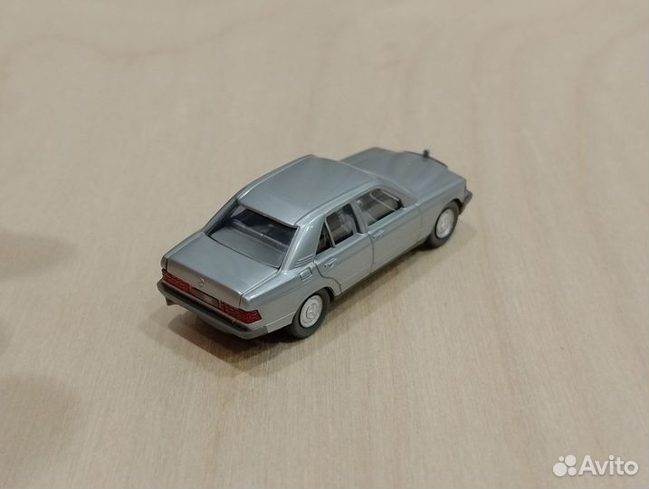 A25) Mercedes-Benz 190E (W201) 2