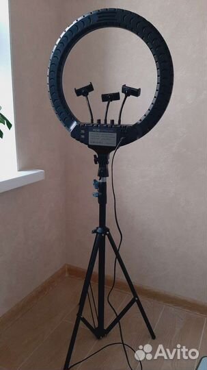 Кольцевая лампа 45 см со штативом