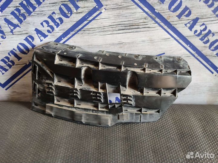 Кронштейн бампера верхний правый Infiniti Qx56\80