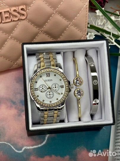 Часы Guess женские с браслетами