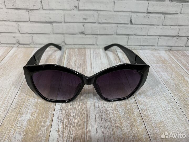 Солнцезащитные очки Vogue