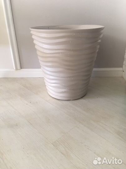 Большой цветочный горшок