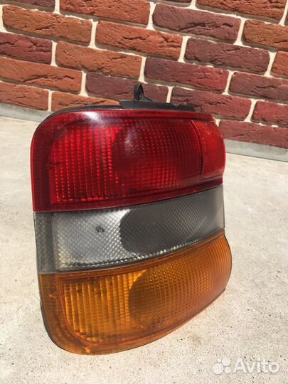 Задний фонарь Nissan Serena 91-93 г. в