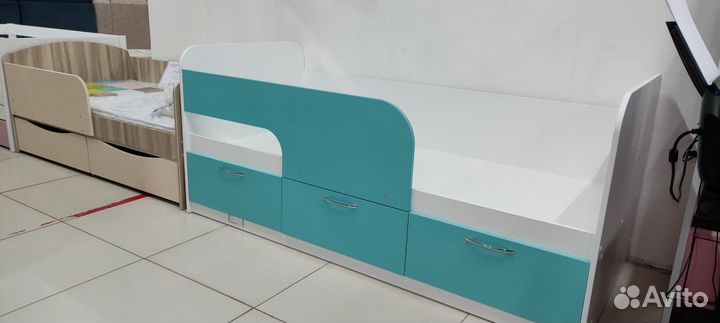 Детская кровать с бортиком 180