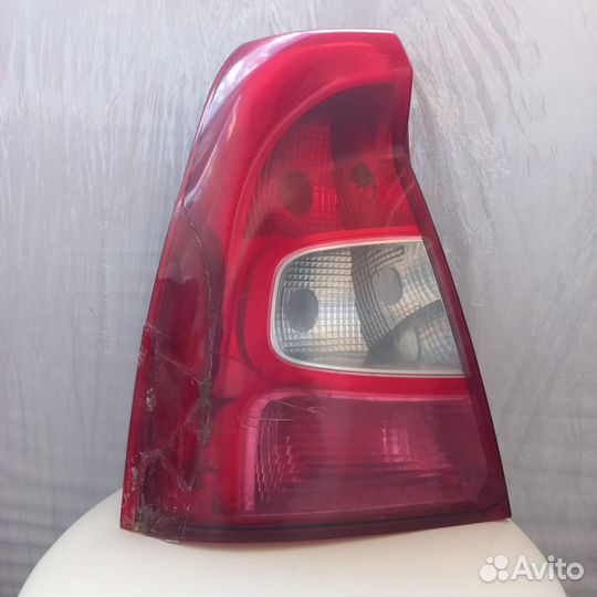 Фонарь левый задний на Renault logan