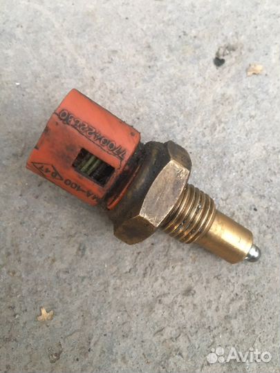 Датчик заднего хода на Mitsubishi Carisma 2001