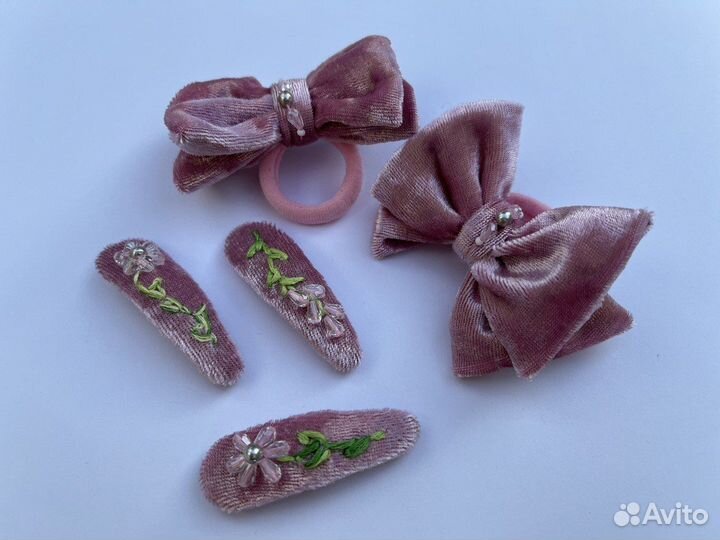 Заколка для волос из бархата ручная работа