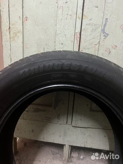 Bridgestone Dueler H/T 687 2.25/65 R17