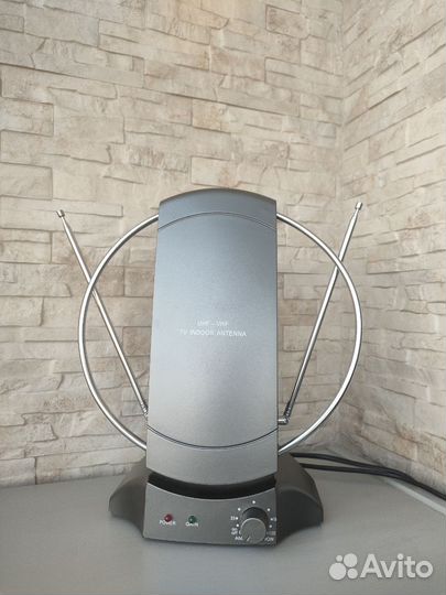 Антенна комнатная с усилителем