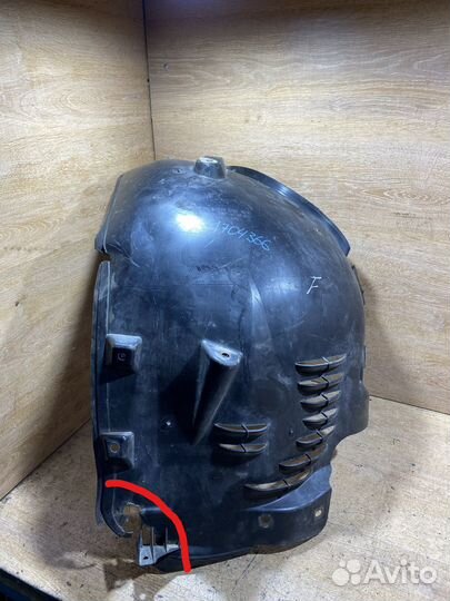 Подкрылок передний правый Mercedes W211 1704366