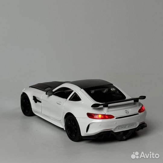 Модель машины 1:24 Mercedes AMG-GT