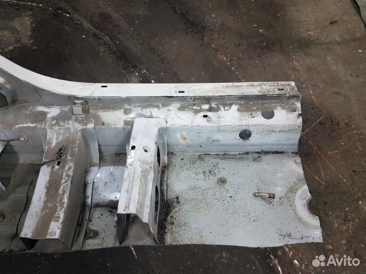 Центральная стойка кузова левая Toyota Carina