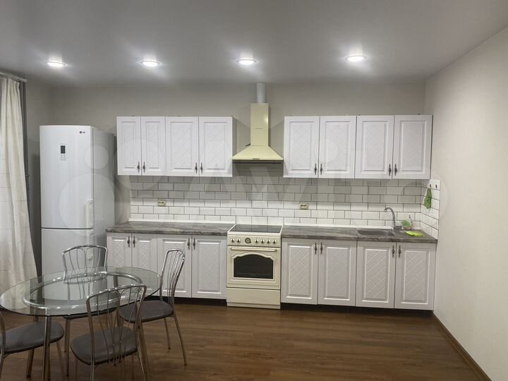 2-к. квартира, 64 м², 1/15 эт.