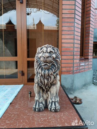 Статуэтка лев