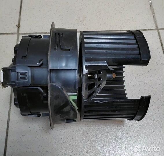 Моторчик отопителя Peugeot 2008 / 208 (дефект)