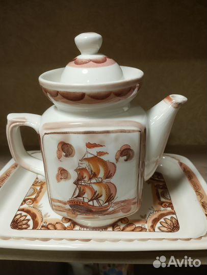 Набор чайник и поднос зик