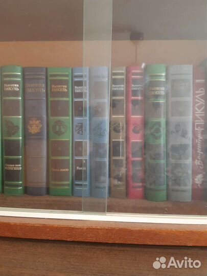 Очень много книг