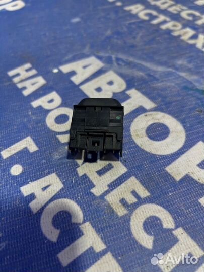 Кнопка стеклоподъемника Citroen Xsara лифтбэк 1998