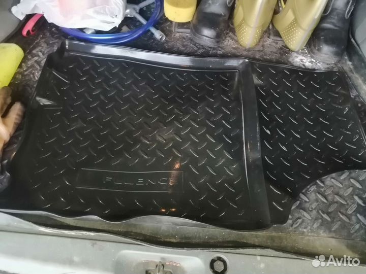 Резиновый коврик Renault fluence