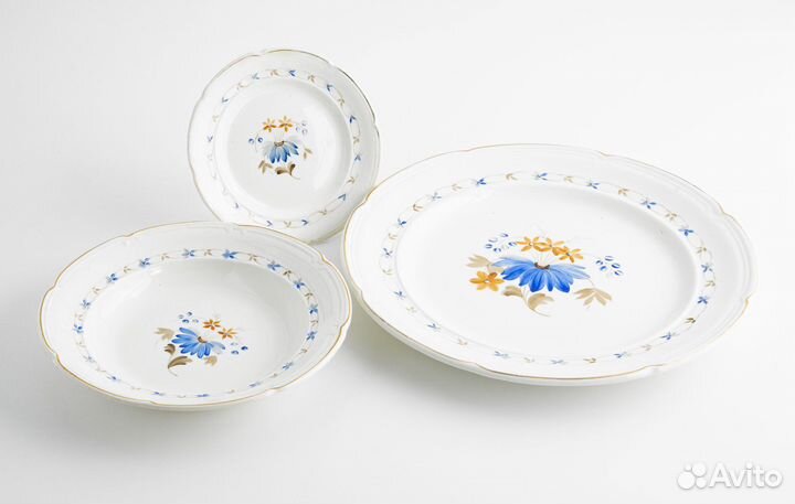 Набор сервировочных тарелок с росписью цветочного