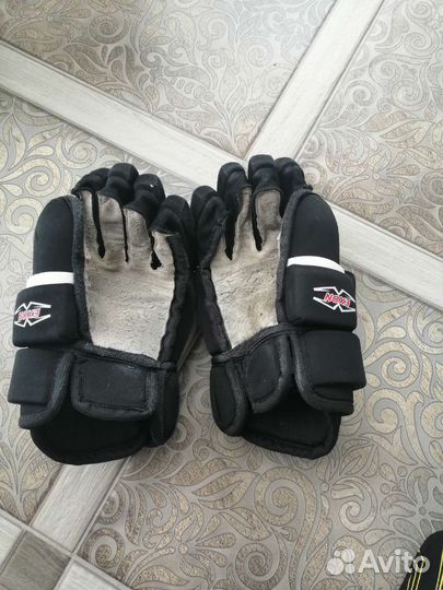 Краги хоккейные