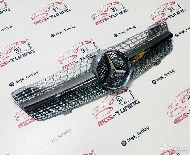 Решетка радиатора CLS W219 Diamond Silver 08-10