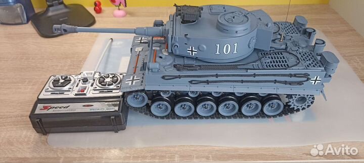 Игрушечный танк радиоуправляемый
