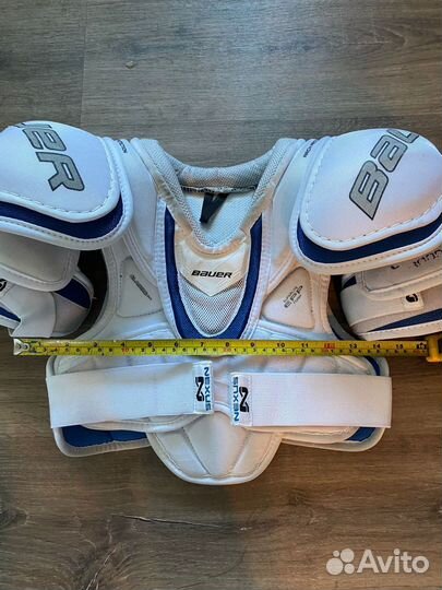 Нагрудник для хоккея, гамаши