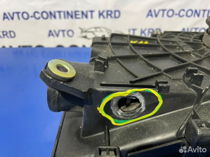 Корпус воздушного фильтра Nissan March K11 CG10