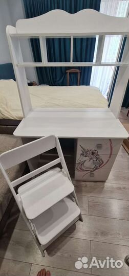 Детский письменный стол и стул