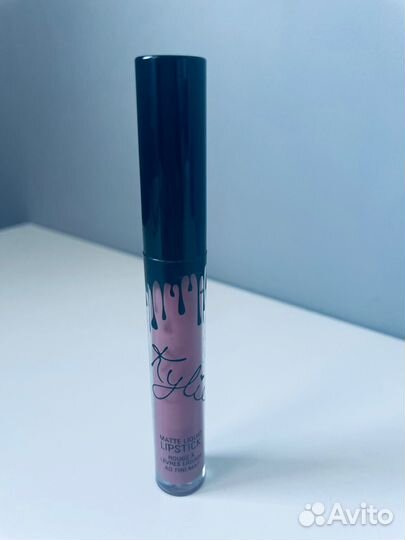 Cтoйкaя мaтовая помадa блеск Kyliе Kaйли Дженнер