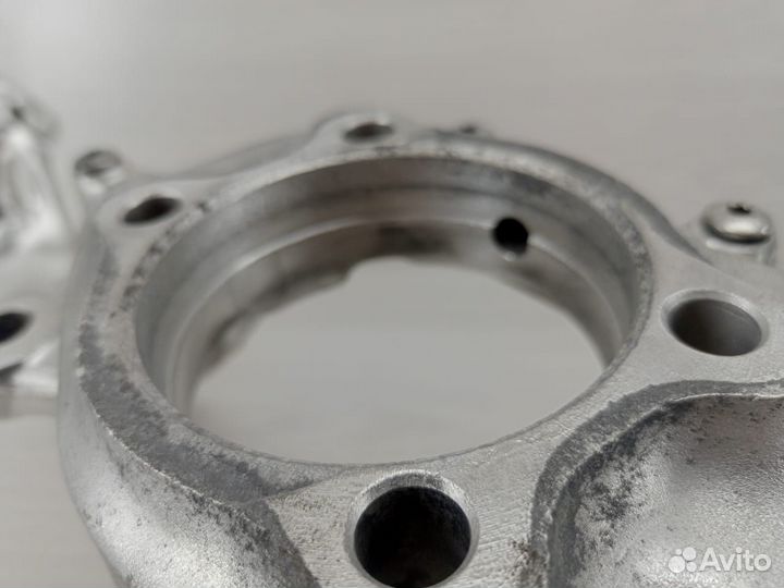 Кулак поворотный правый Audi A6 C6 (2005-2011 )