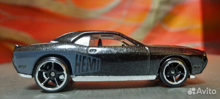 Dodge-Challenger-64-Hot Wheels