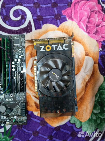 Материнская плата с процессором и памятью