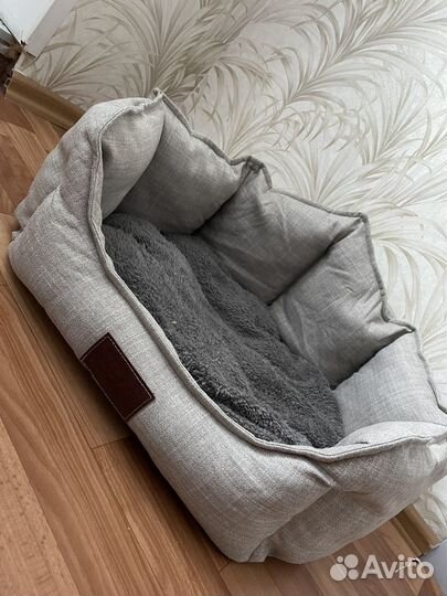 Лежанка, поводок рулетка, игрушки для собак