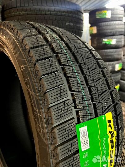 Kapsen SnowShoes AW33 255/35 R19 110H