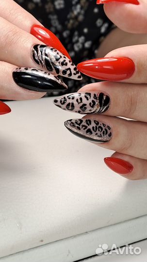 Маникюр с укреплением. Педикюр