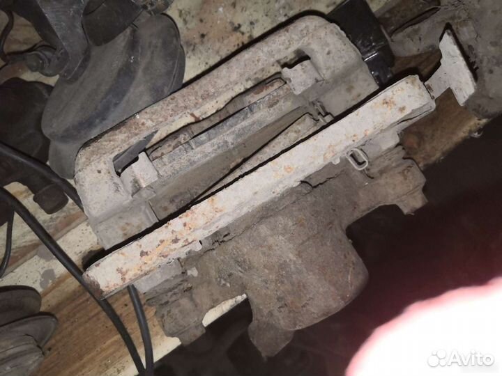 Задние тормозные суппорта mitsubishi pajero 2