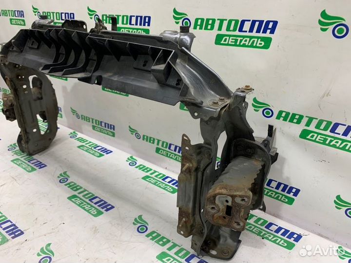 Телевизор панель радиаторов передний Toyota Yaris