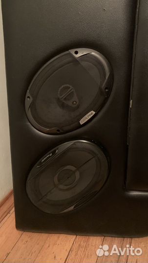 Полка с музыкой