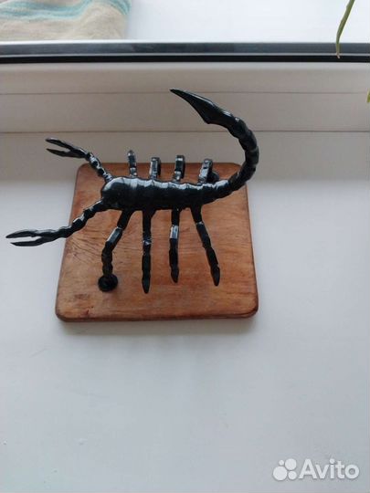 Продам кованного скорпиона