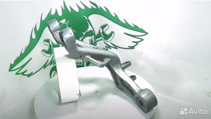 Кронштейн подножки пассажира правый Triumph Speed